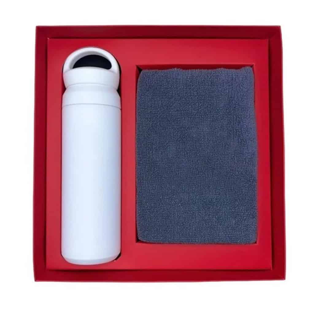 ชุดกิฟต์เซตสำหรับองค์กร ประกอบด้วยผ้าขนหนูและกระบอกน้ำ