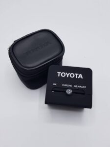 Universal Adapter (2)